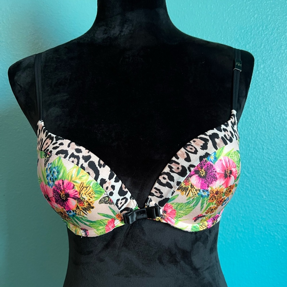 Victoria’s Secret Very Sexy push up bra